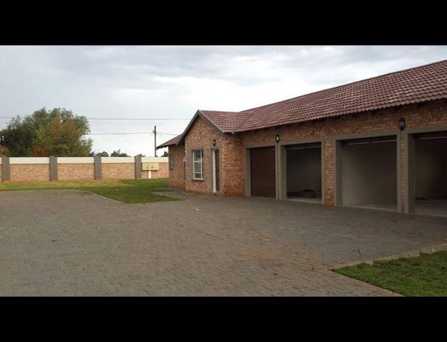 2 BEDROOM TOWNHOUSE FOR SALE IN RIVERSDALE